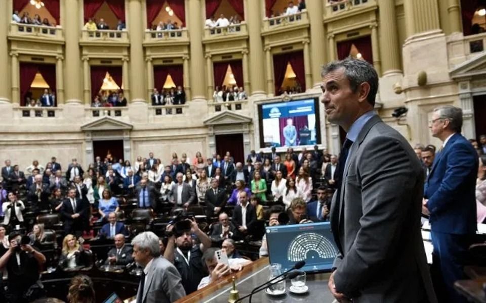 Revés para la oposición: se cayó la sesión en Diputados para limitar los DNU de Javier Milei