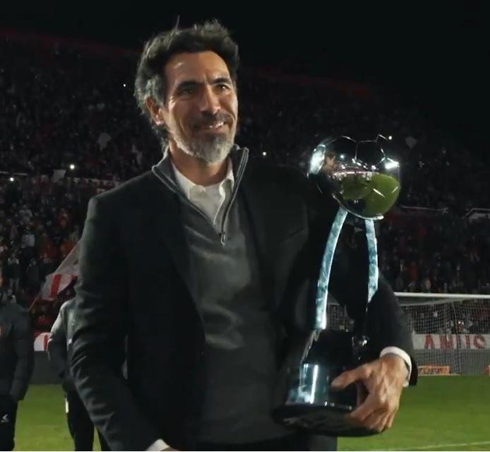 El homenaje a Domínguez por cumplir 100 partidos