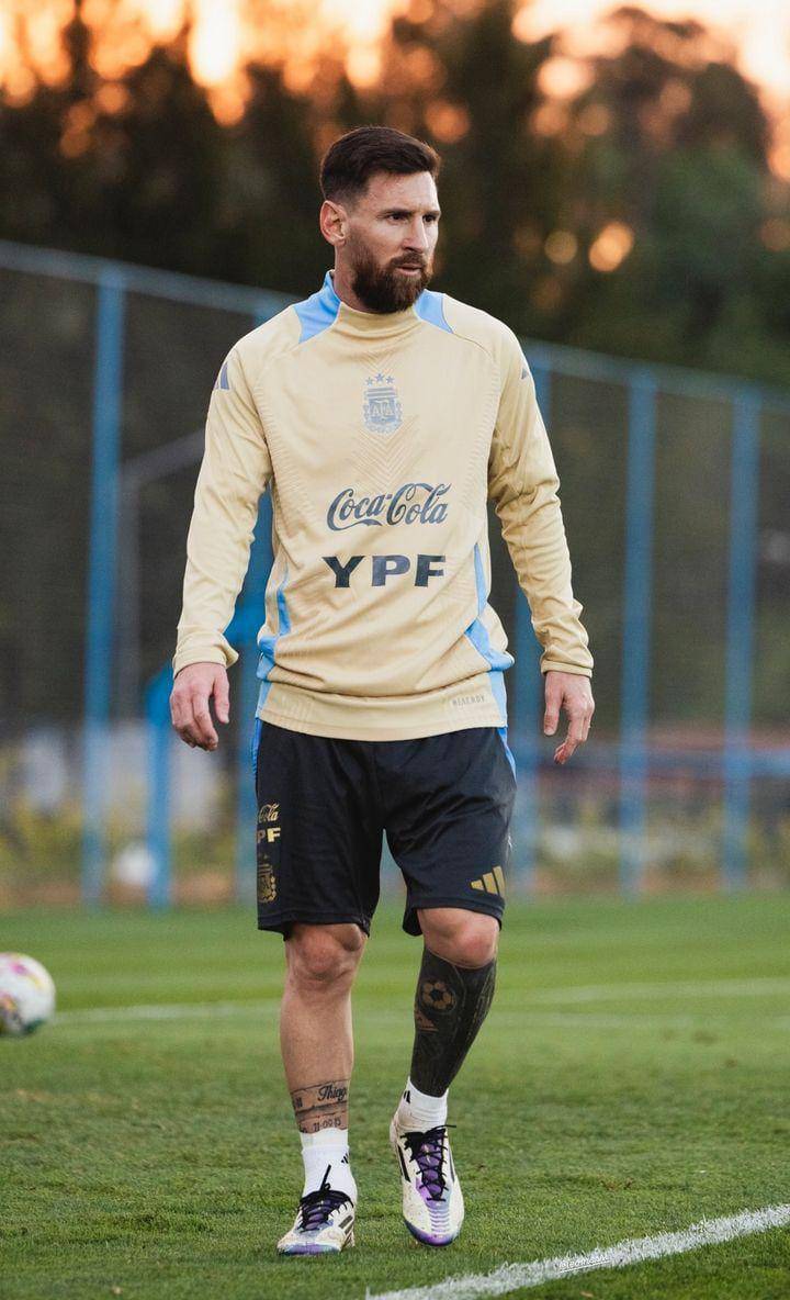 Con plantel completo: Scaloni le da forma al once