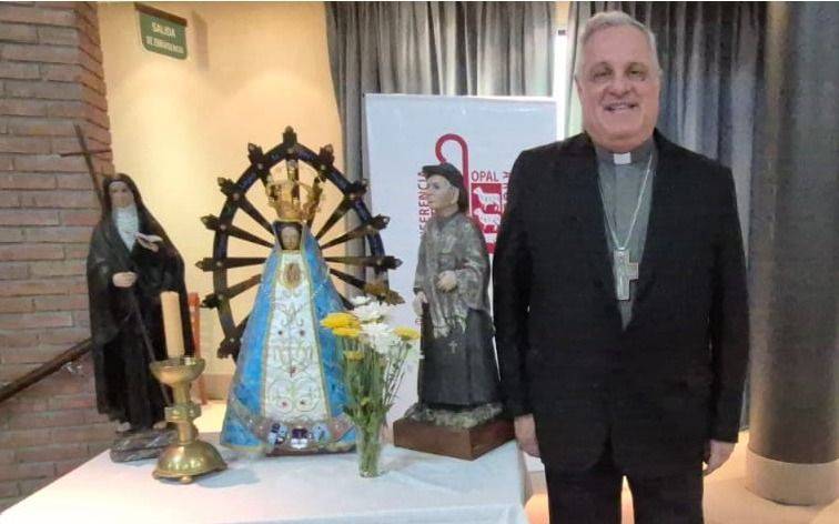 Viene de Mendoza y es crítico de Milei: quién es el nuevo jefe de la Iglesia