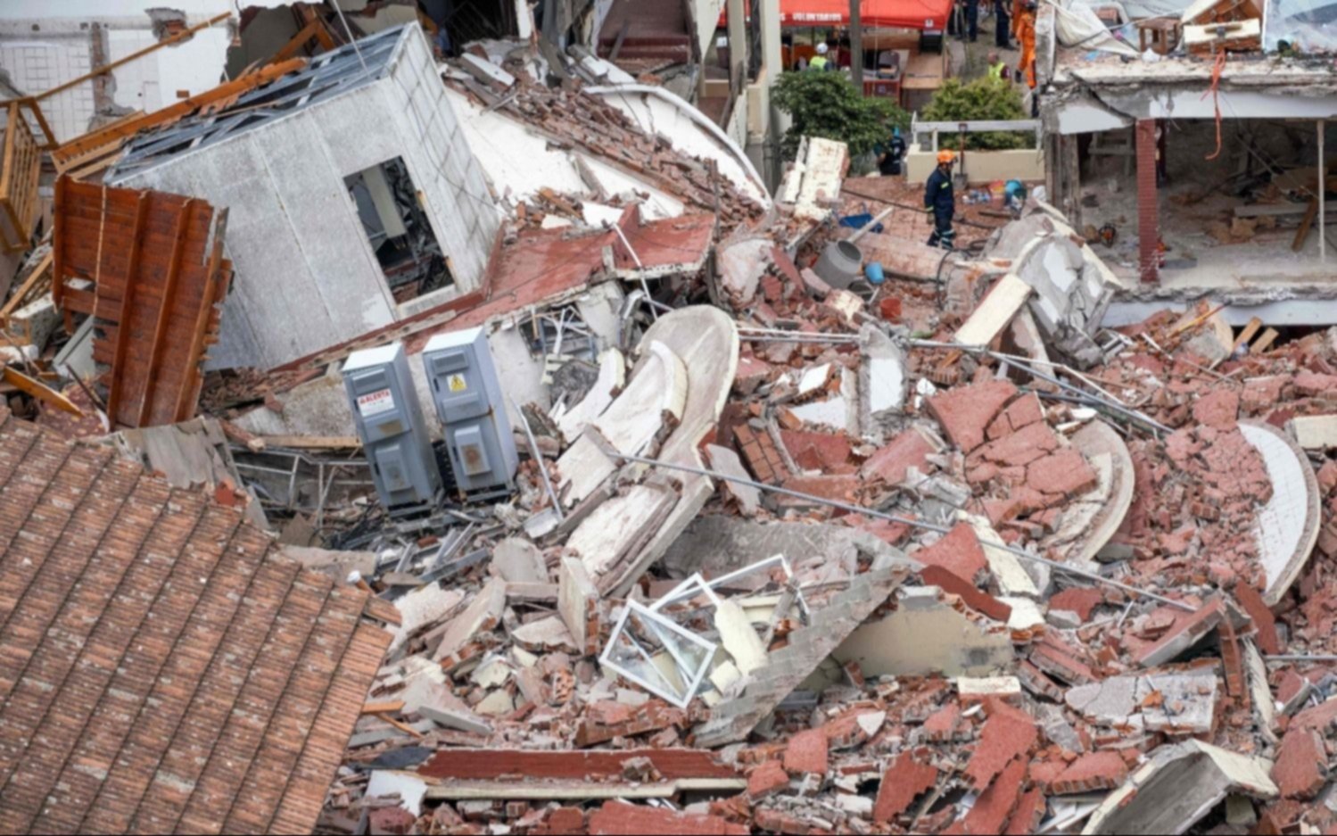 Derrumbe en Villa Gesell: mañana se realizarán las pericias a los celulares incautados en la causa