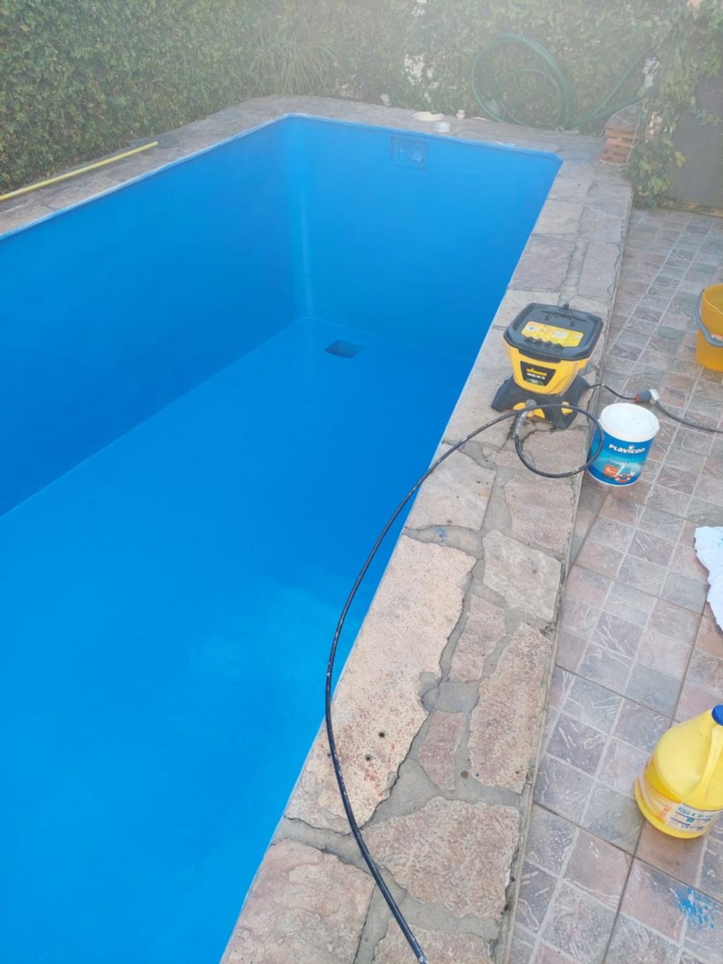 Las vacaciones en casa: desde 200 mil pesos para pintar la pileta