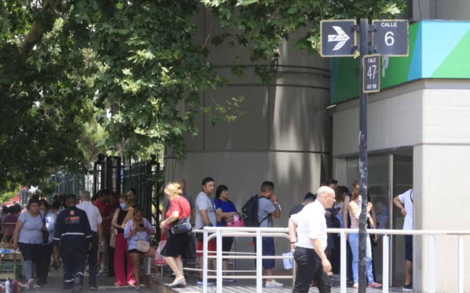 ¿Este año habrá horario bancario de verano? El pedido de un sector clave de la economía de La Plata