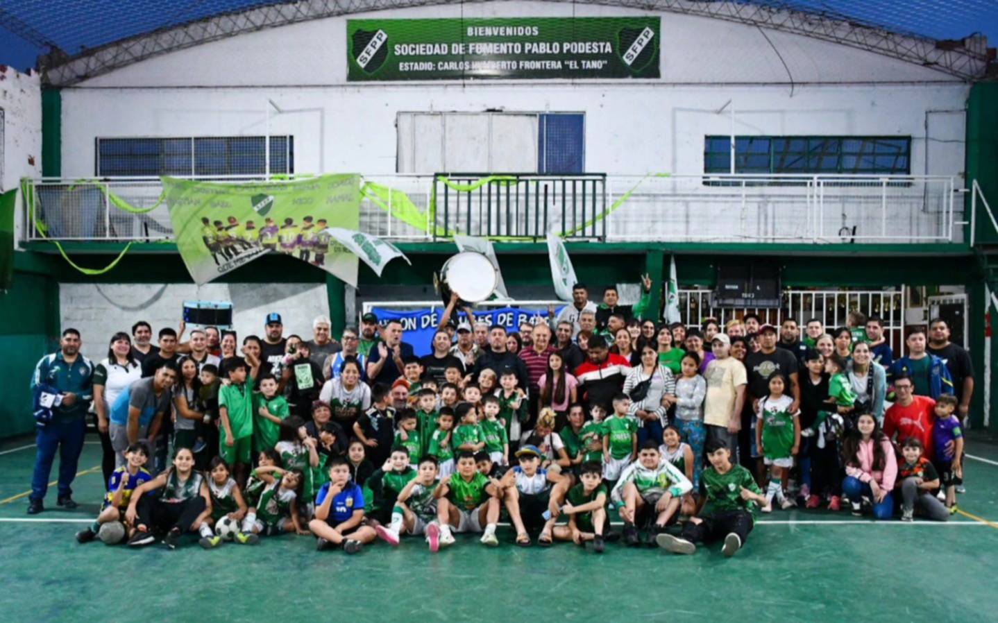 Entregan más de 200 materiales a clubes barriales de Tres de Febrero