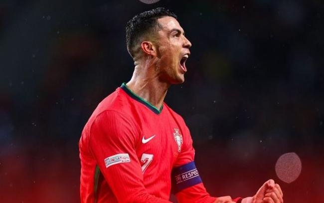 CR7 marcó por duplicado y llegó a los 910 goles