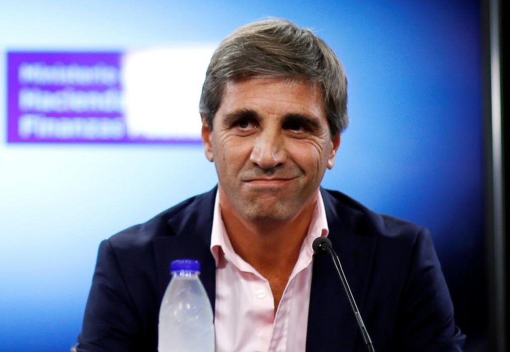 Caputo anunció otro mes de superávit financiero