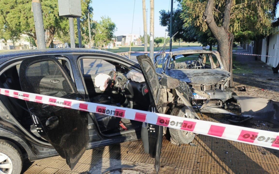 Choque, incendio y muerte en La Plata: las fotos de otra tragedia vial que se cobró otra vida