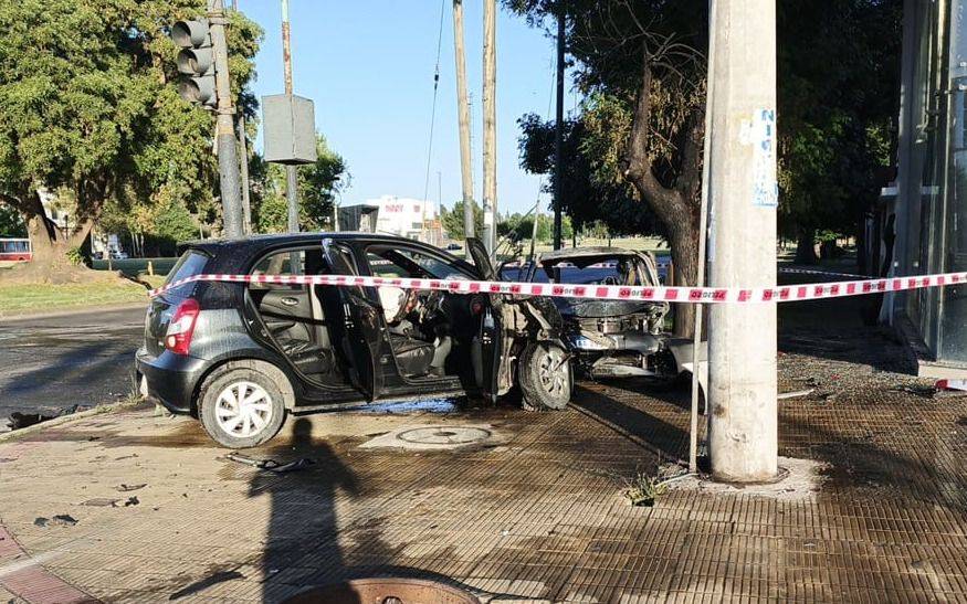 Un joven de 23 años: identificaron a la víctima del impactante choque e incendio en La Plata
