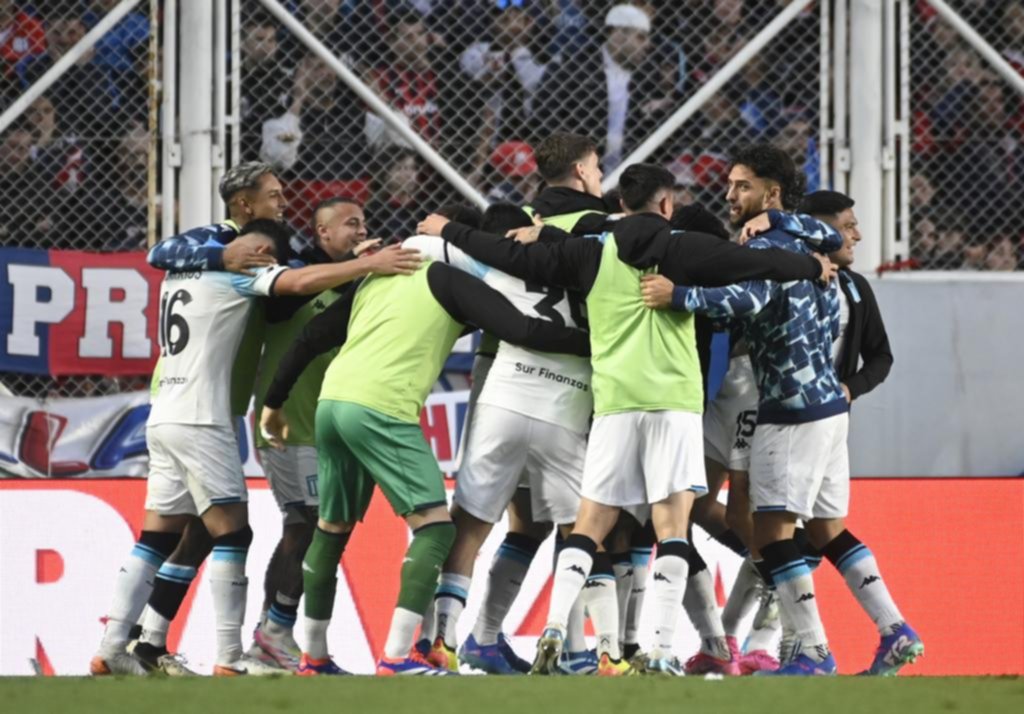 Racing va por todo: quedó a tres de Vélez