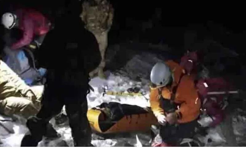 Rescataron a un hombre de 71 años varado en el Lanín