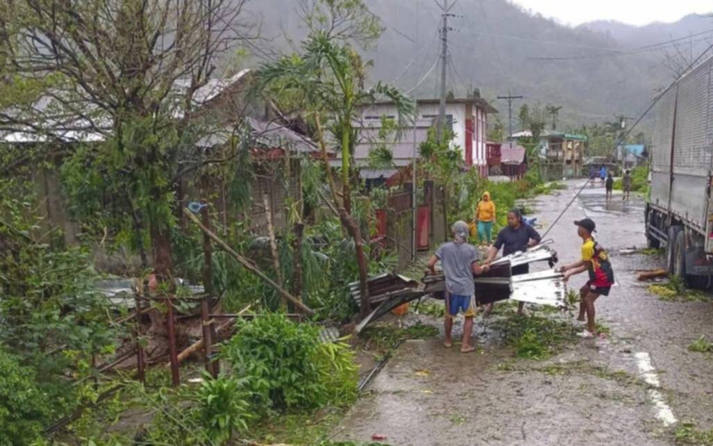 Al menos ocho muertos por un supertifón en Filipinas