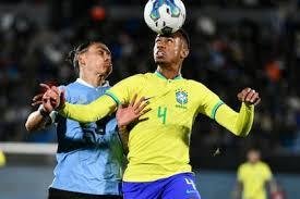 Brasil-Uruguay, en un duelo de alta tensión