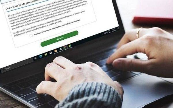 Monotributistas podrán emitir comprobantes de facturas desde celulares y computadoras: cuándo entra en vigencia