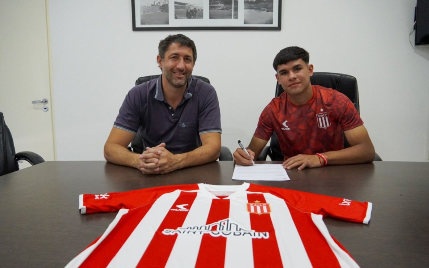 Fabricio Pérez es de primera: el delantero firmó su primer contrato con el Pincha
