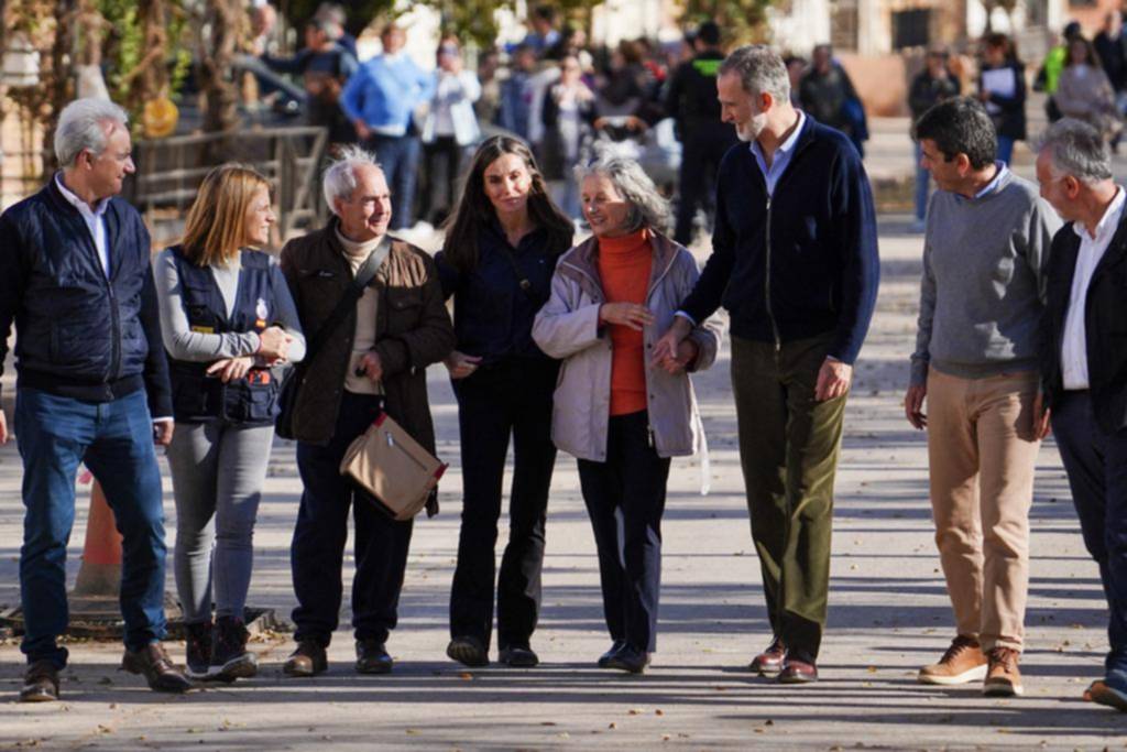 España: los reyes cambian reproches por aplausos