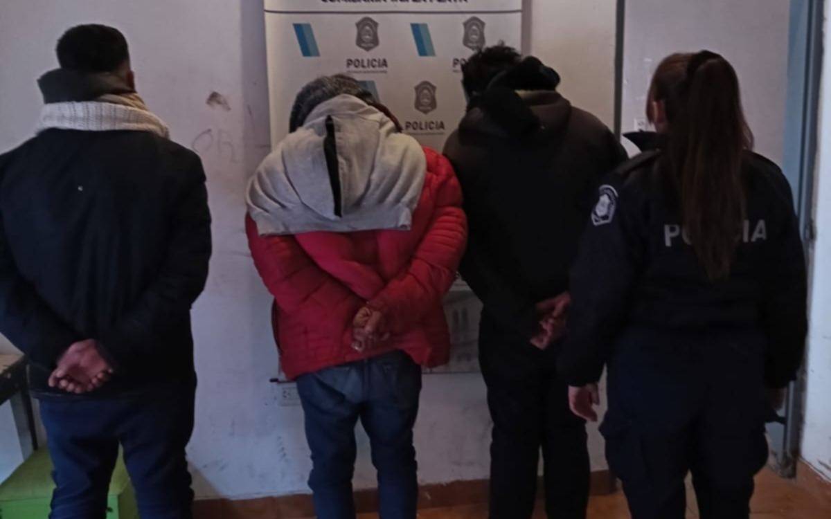 "Trapitos" detenidos por pedir dinero de manera "hostil" a vecinos que iban al show en Plaza Moreno
