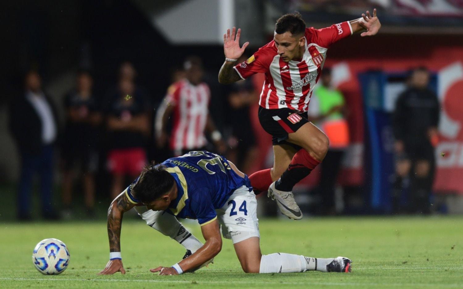 La irregularidad se apoderó del juego de Estudiantes y sólo pudo empatar 1 a 1 ante Rosario Central en UNO