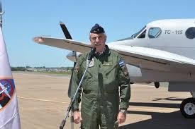 El jefe de la Fuerza Aérea, afuera