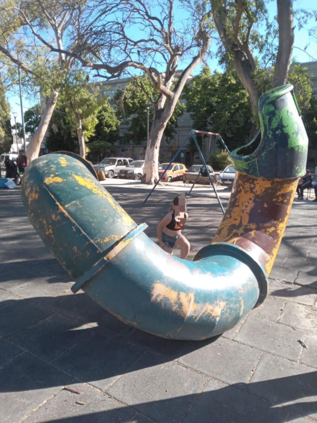 Advierten peligro en el Parque Saavedra por el estado de los juegos