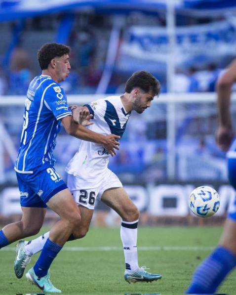 Vélez no pudo ante Goody Cruz y sigue sin despegarse