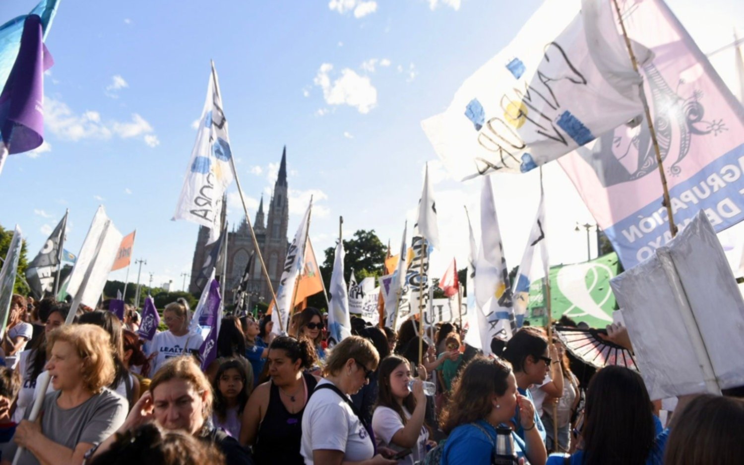Día de la Eliminación de la Violencia contra la mujer: marcharon en La Plata