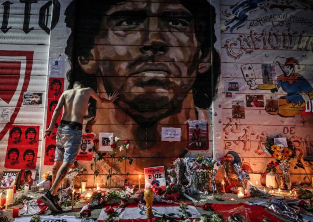 Messi, Nápoli y el Lobo, entre los homenajes por los cuatro años sin Diego