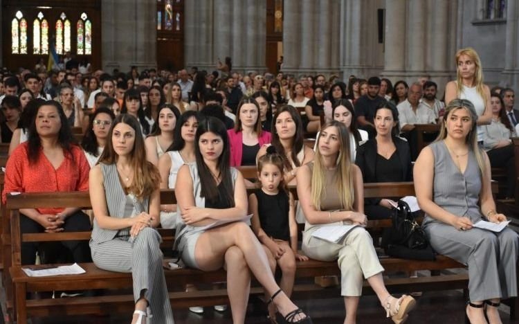 Emotivo acto de la UCALP en la Catedral: uno por uno, todos los egresados de las carreras de salud