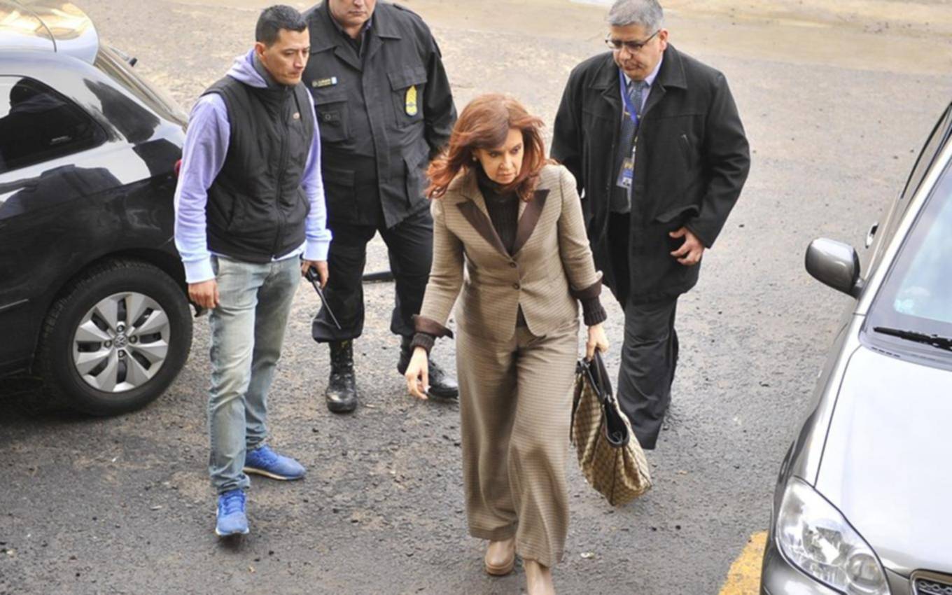 Causa Vialidad: Cristina Kirchner se presentó en Comodoro Py para notificarse de la condena