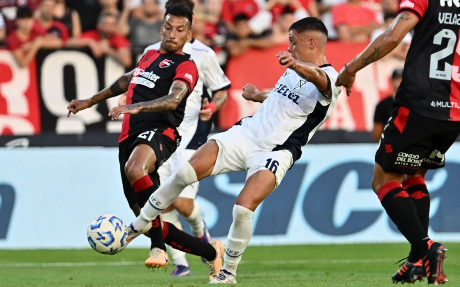 En un partido con polémicas y final caliente, Independiente cayó 2 a 1 ante Newell's