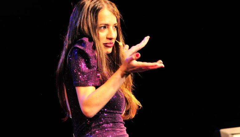 La Nonna baja el telón a puro show de humor