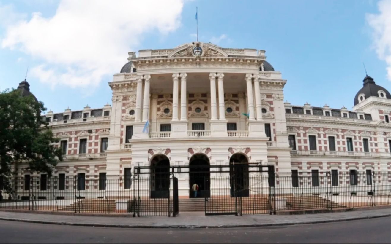 Provincia transfirió fondos millonarios a los municipios: ¿Cuánto le corresponde a La Plata?