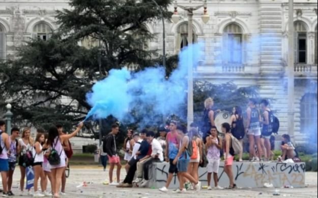 Bombos, pirotecnia y gritos de madrugada en La Plata, un combo insoportable para vecinos por los egresados