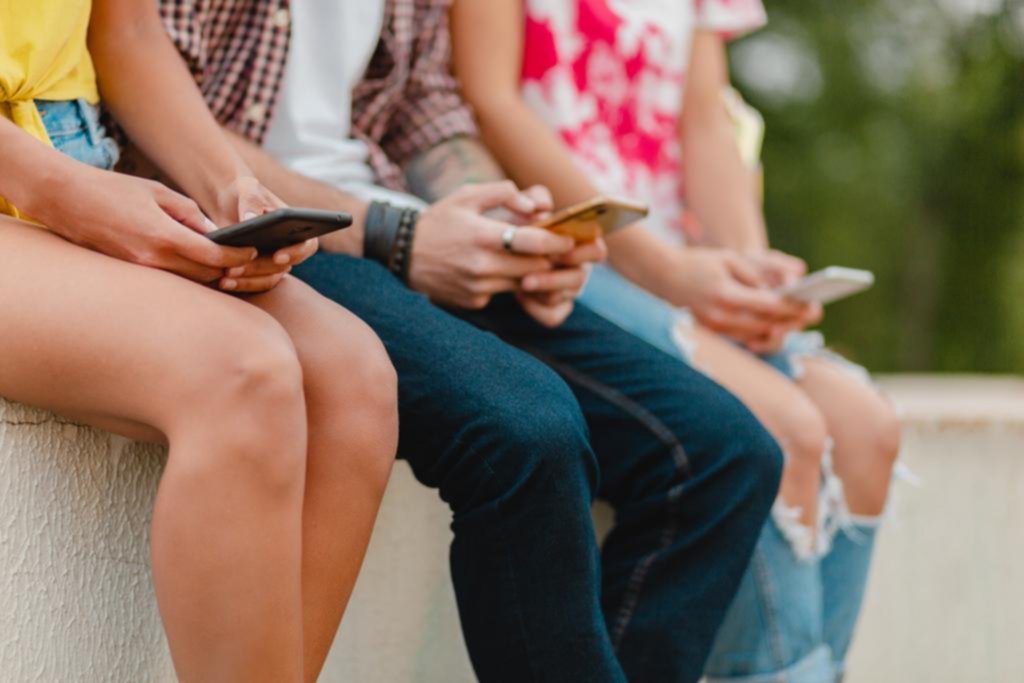 Redes sociales: prohíbida para menores de 16