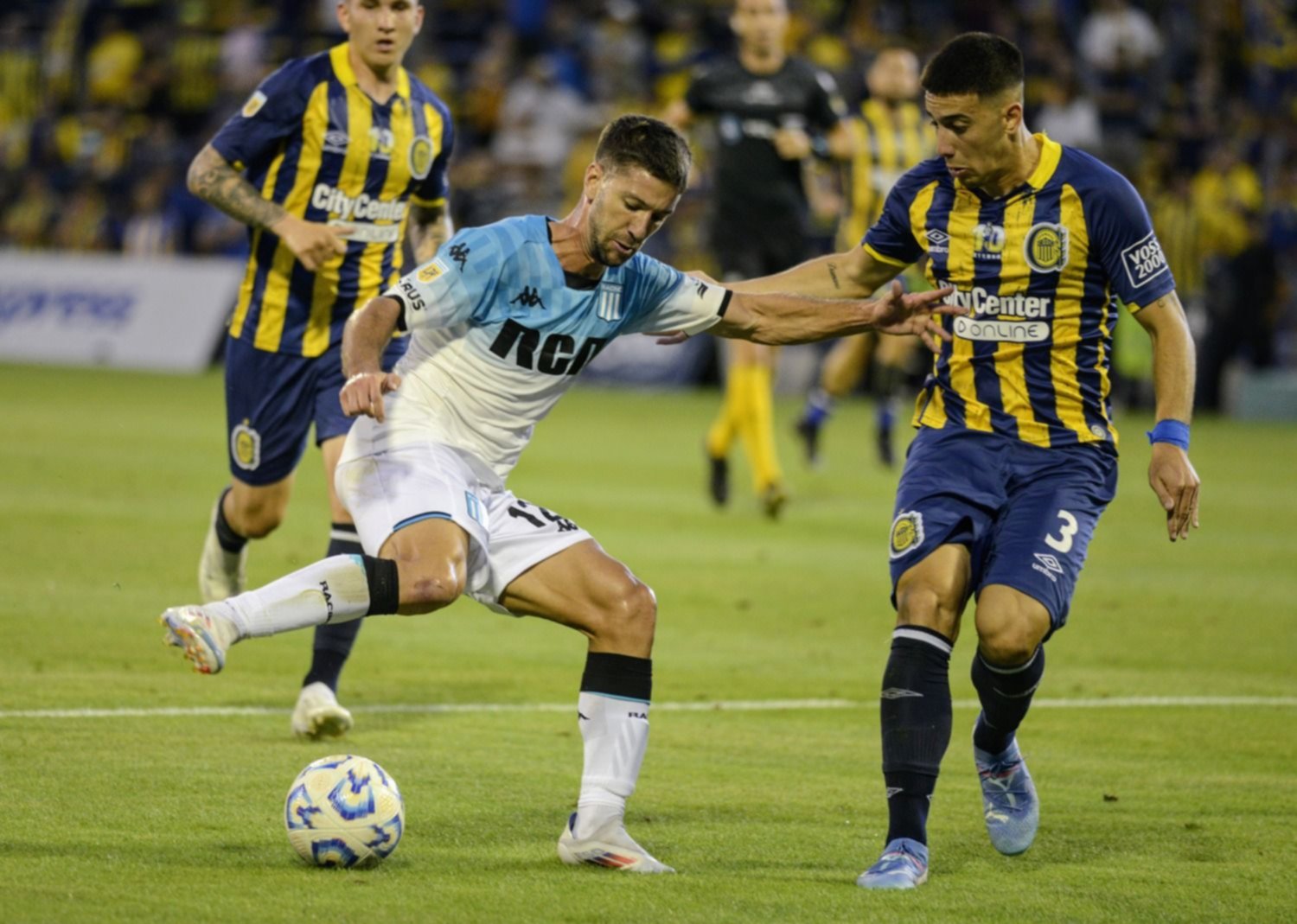 Racing venció 2 a 0 a Rosario Central y quedó como escolta de Vélez a falta de dos fechas