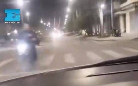 VIDEO.-Las motos siguen fuera de control en La Plata: otra caravana masiva, a contramano y con mucho ruido