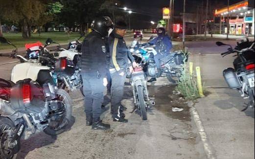 VIDEO.-Las motos siguen fuera de control en La Plata: otra caravana masiva, a contramano y con mucho ruido