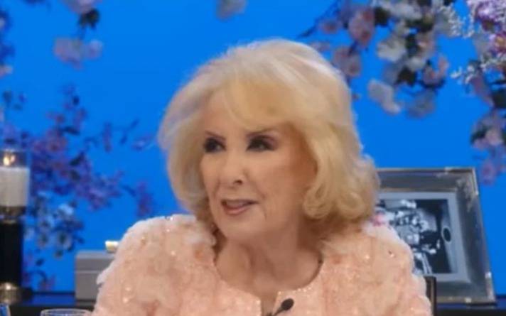 “¿Por qué tu ex te agrede tanto?”: Mirtha acorraló a Santilli y elogió su respuesta