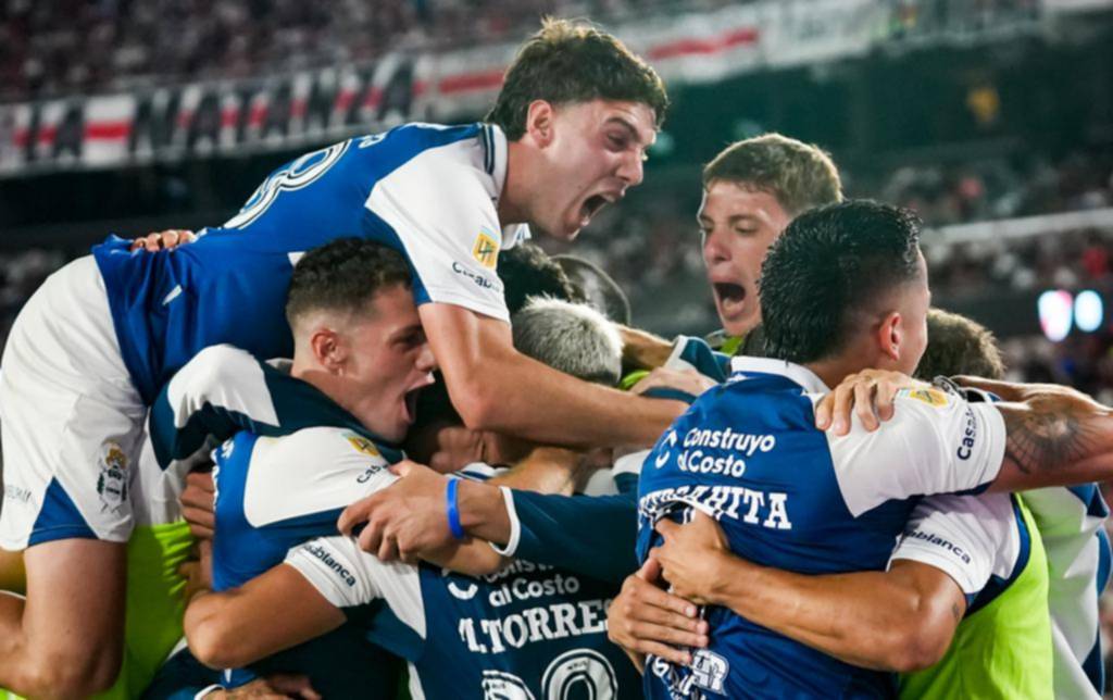 Triunfazo Monumental: el Lobo cerca de la salvación