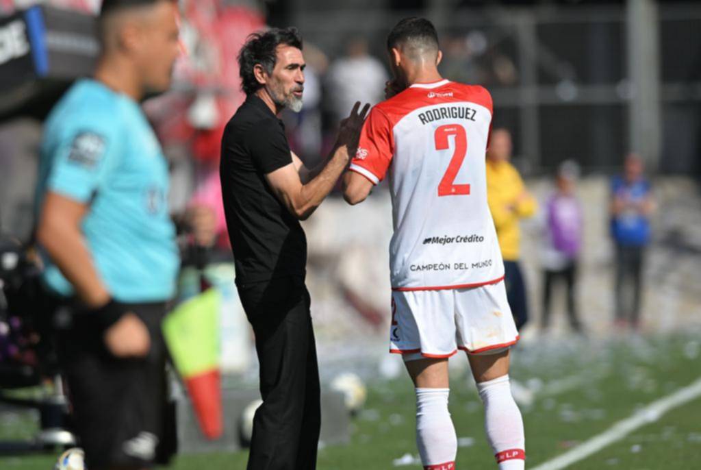 Domínguez: “Les regalamos el partido”