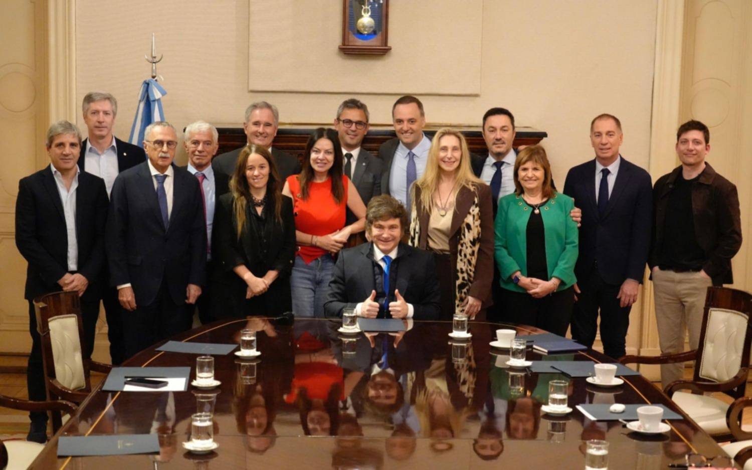 Milei encabezó la primera reunión de Gabinete con Adorni y Santilli como flamantes integrantes