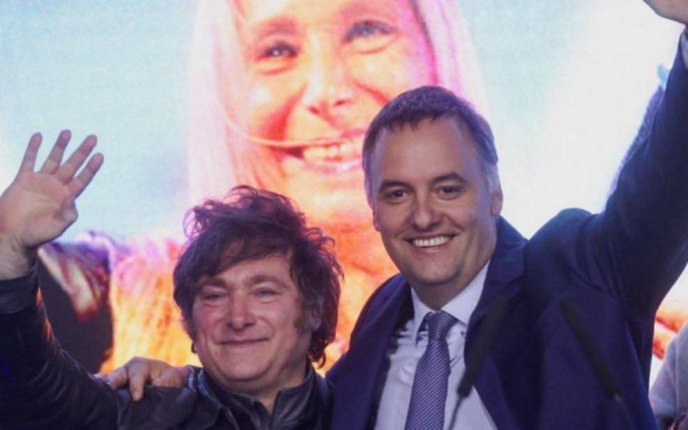 Adorni negó más cambios en el Gabinete y respondió las críticas de Macri