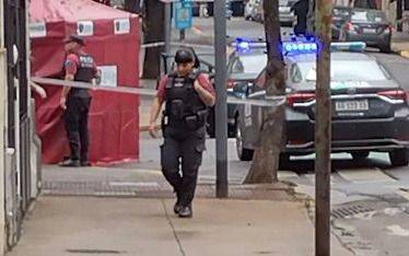 Volvía de una financiera con un policía retirado y los asaltaron en Capital Federal: un motochorro muerto