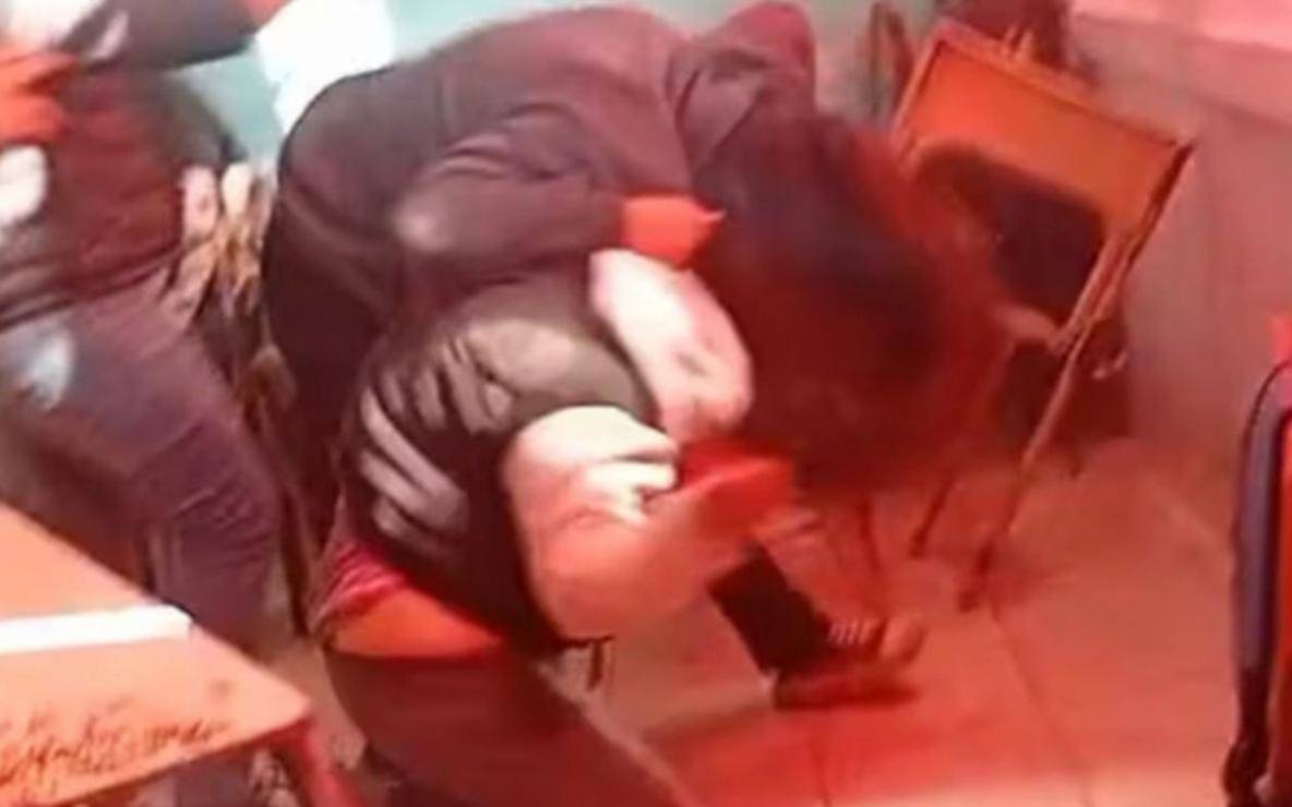 “Podría estar muerta”: la madre de la adolescente atacada con una cadena en el colegio pidió el cambio de carátula