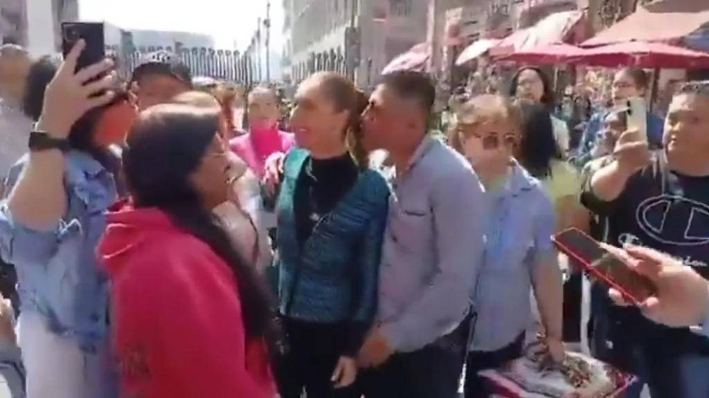 En México se puede toquetear y acosar a la presidenta en la calle