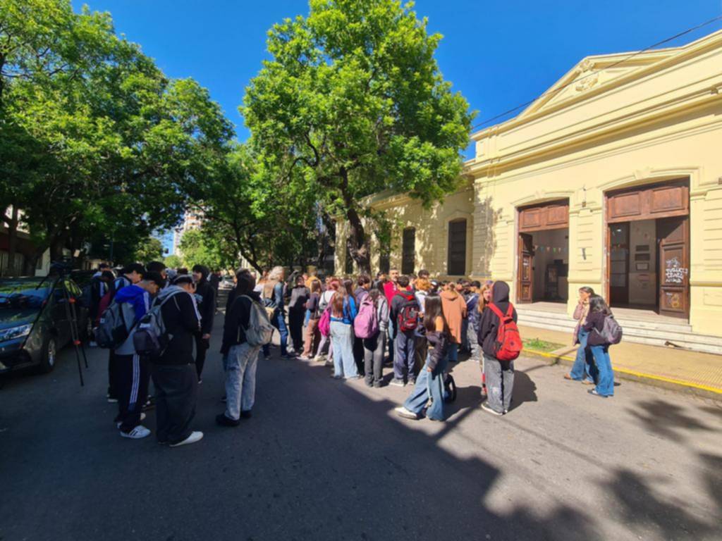 De la violencia a la protesta: por los golpes, expulsión en el Normal 2