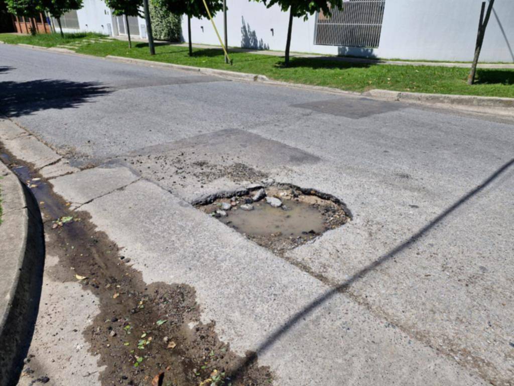 Advierten en Villa Elisa por el peligro de un cráter en 5 y 46