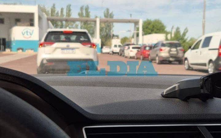 Hacer la VTV este jueves en La Plata, una "pesadilla": largas filas y demoras