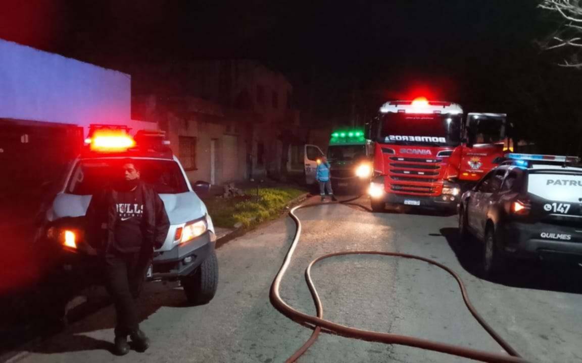 Mujer asistida por inhalación de monóxido tras un incendio en una vivienda de Quilmes Este
