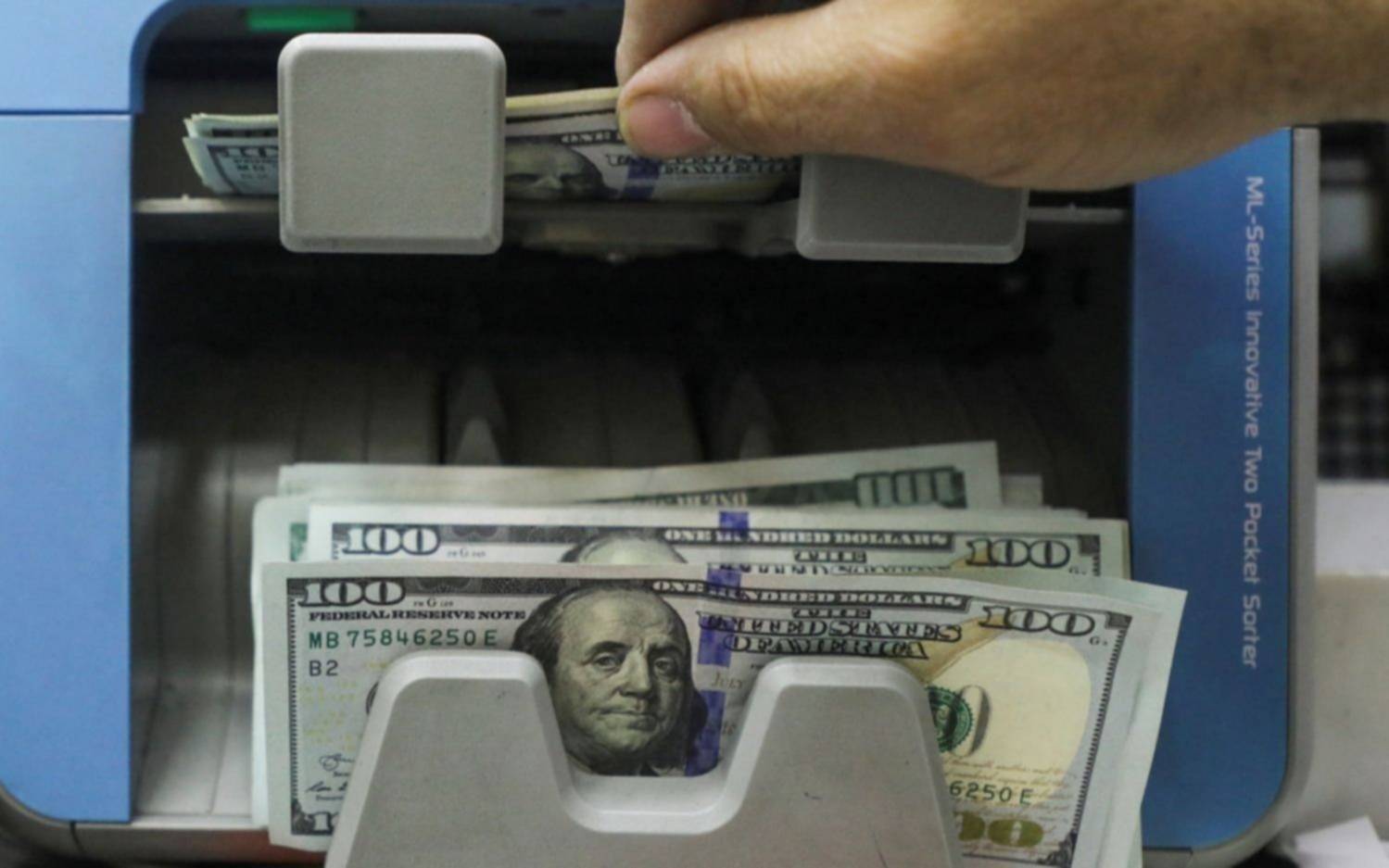 Retroceden el dólar oficial y también el blue