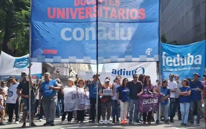 Docentes universitarios anunciaron un paro de 72 horas